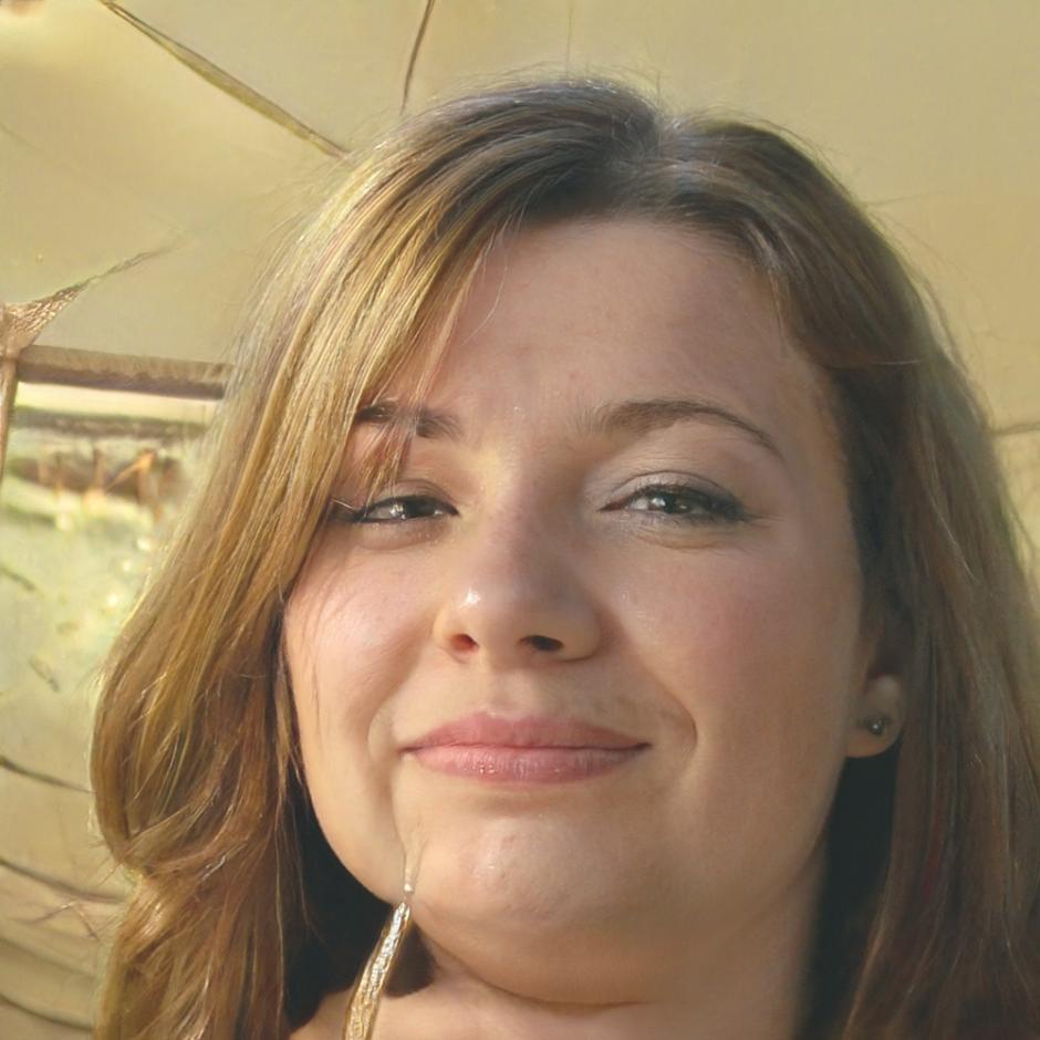 Elena Hoffman, Senior Financial Analyst specializing in energy sector investments